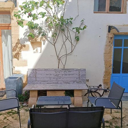T2 Duplex "Chez Evelyne" Appartement Remoulins Buitenkant foto