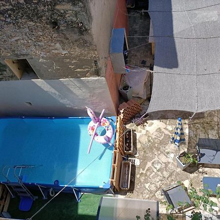 T2 Duplex "Chez Evelyne" Appartement Remoulins Buitenkant foto