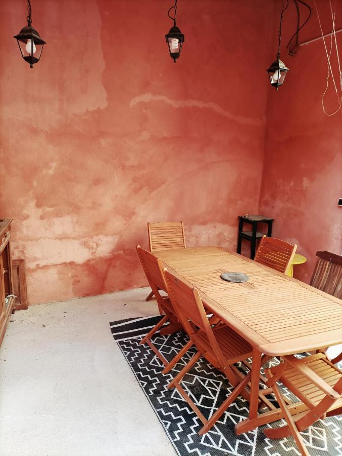 T2 Duplex "Chez Evelyne" Appartement Remoulins Buitenkant foto