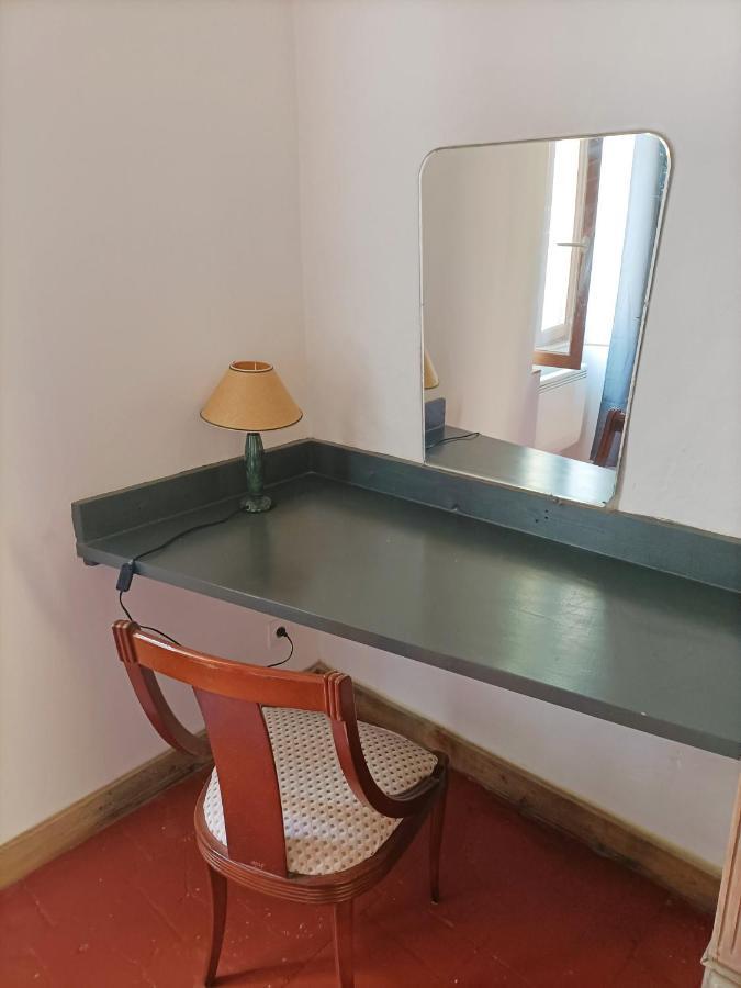 T2 Duplex "Chez Evelyne" Appartement Remoulins Buitenkant foto