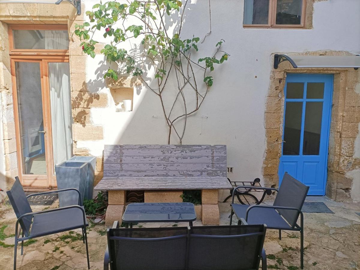 T2 Duplex "Chez Evelyne" Appartement Remoulins Buitenkant foto