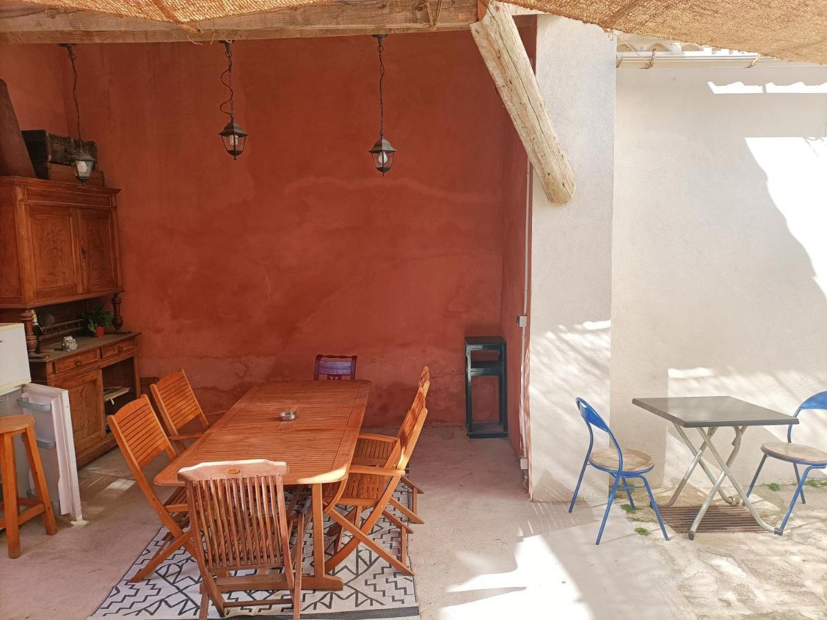 T2 Duplex "Chez Evelyne" Appartement Remoulins Buitenkant foto