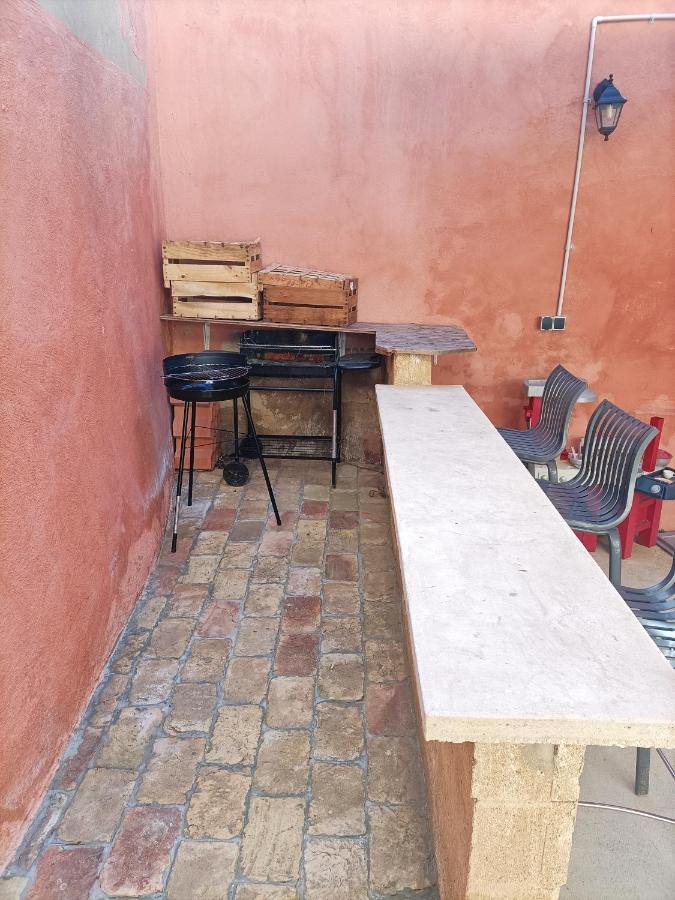 T2 Duplex "Chez Evelyne" Appartement Remoulins Buitenkant foto