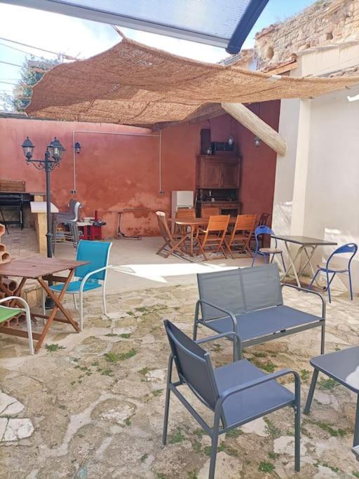 T2 Duplex "Chez Evelyne" Appartement Remoulins Buitenkant foto