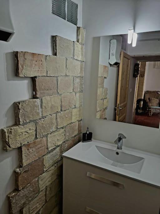 T2 Duplex "Chez Evelyne" Appartement Remoulins Buitenkant foto
