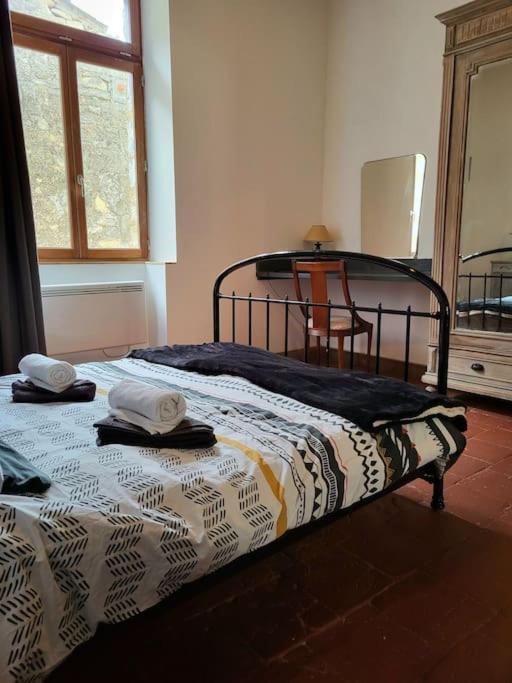 T2 Duplex "Chez Evelyne" Appartement Remoulins Buitenkant foto