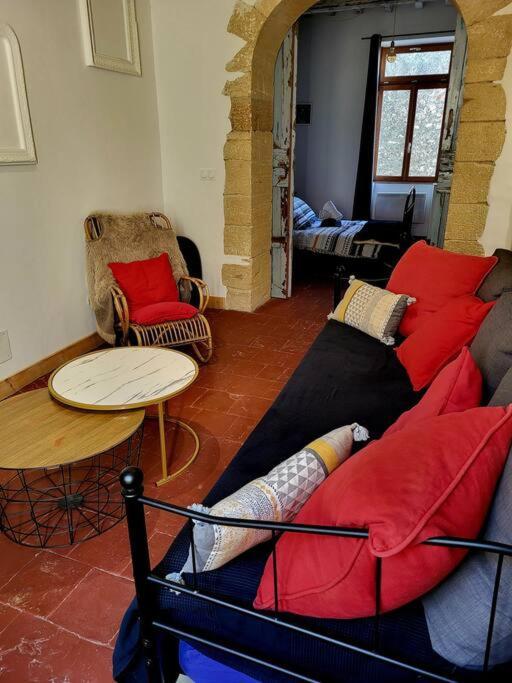 T2 Duplex "Chez Evelyne" Appartement Remoulins Buitenkant foto