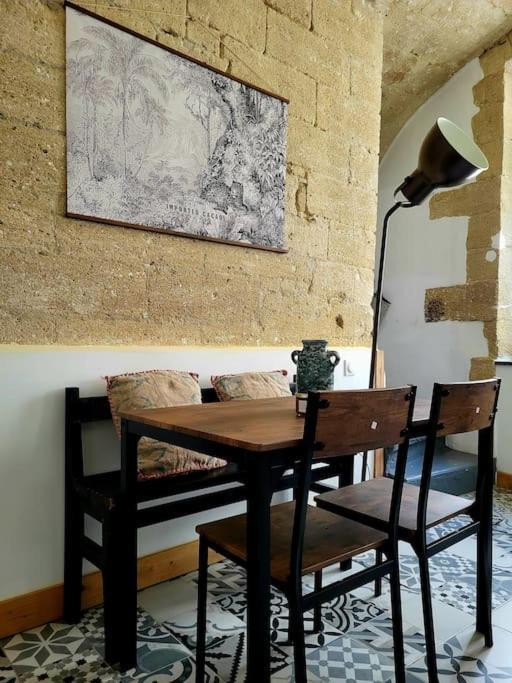 T2 Duplex "Chez Evelyne" Appartement Remoulins Buitenkant foto