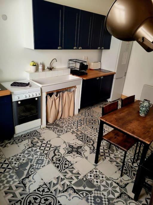 T2 Duplex "Chez Evelyne" Appartement Remoulins Buitenkant foto