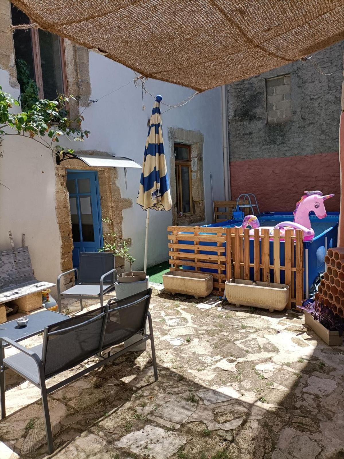 T2 Duplex "Chez Evelyne" Appartement Remoulins Buitenkant foto